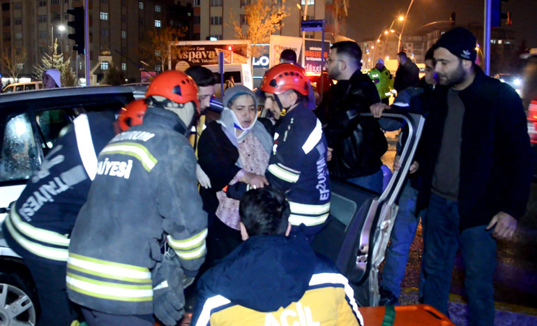 Erzurumda faciadan dönüldü... 9 kişi yaralandı