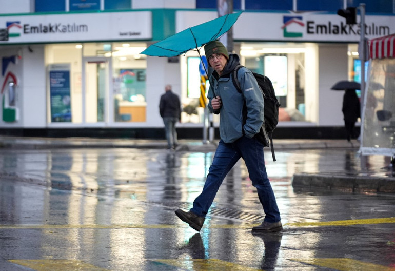 Yeni haftada hava nasıl olacak Meteorolojiden kar ve sağanak alarmı... Bir uyarı da İstanbula