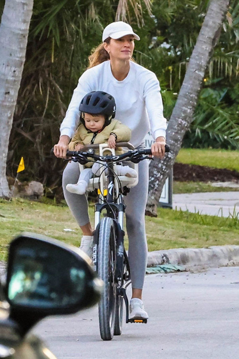 Zengin kocasından ayrıldı, ‘fakir’ sevgilisiyle evlendi… Pahalı pırlanta yüzüklere veda etti… Bu aşka tek bir alyans yeter