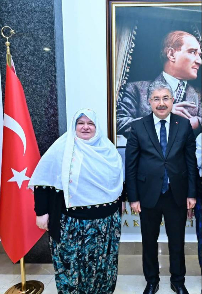 Belediye başkanının kıyafeti için sosyal medyada skandal ifade Şüpheli gözaltına alındı