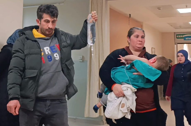 Üzerine kaynar su dökülen bebek tedaviye alındı