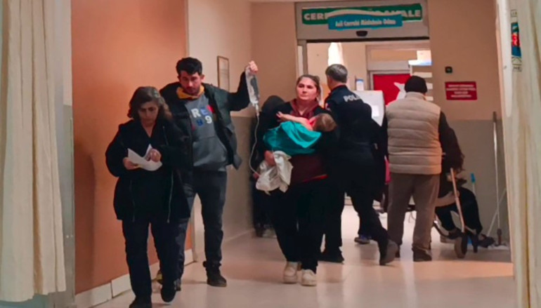 Üzerine kaynar su dökülen bebek tedaviye alındı