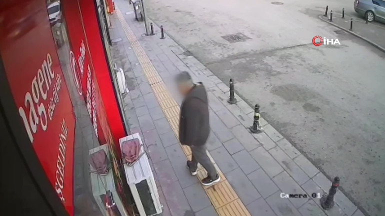 İmam sahibi alsın diye bıraktı, o çaldı İlginç olay kamerada