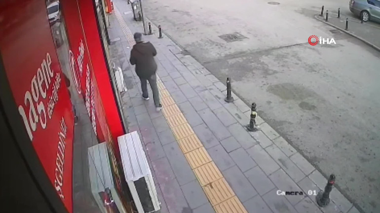 İmam sahibi alsın diye bıraktı, o çaldı İlginç olay kamerada