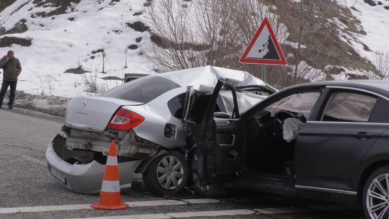 1 ölü, 5 yaralı Kaza saniye saniye kamerada