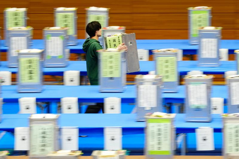 Japonyadaki erken genel seçimlerde ilk sonuçlar geldi