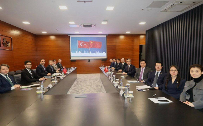 Sanayi ve Teknoloji Bakanı Mehmet Fatih Kacır, CCPIT Başkanı ile kritik görüşme