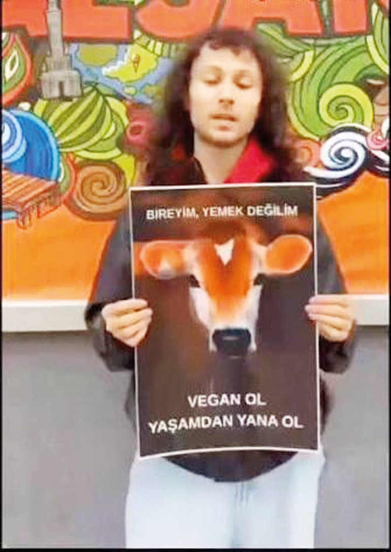 Bir kova balığı denize döktü… ‘Veganlık bu mu’ tartışması başladı