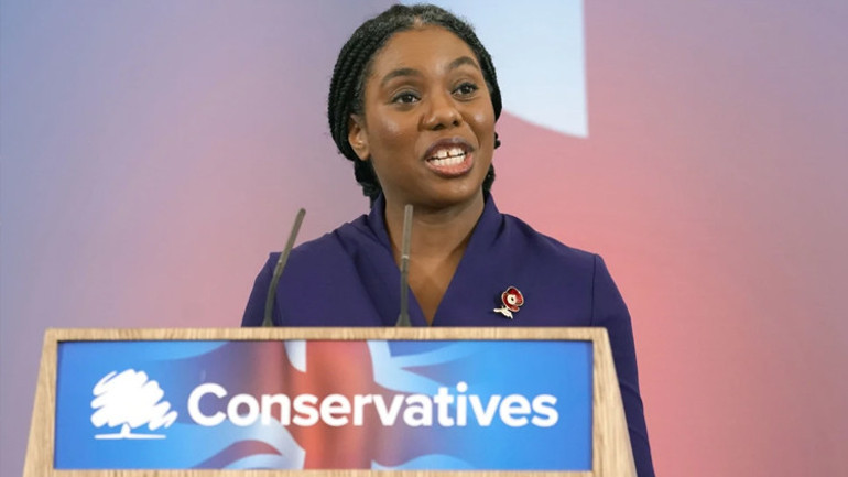  Kritik isim istifa etti Başbakan Starmer görevden alınabilir