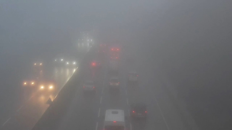 İstanbulda yağmur ve sis etkili oldu; trafik yoğunluğu oluştu