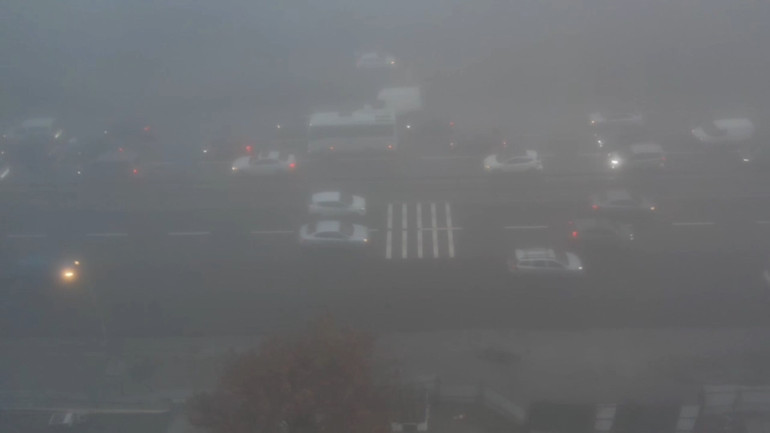 İstanbulda yağmur ve sis etkili oldu; trafik yoğunluğu oluştu