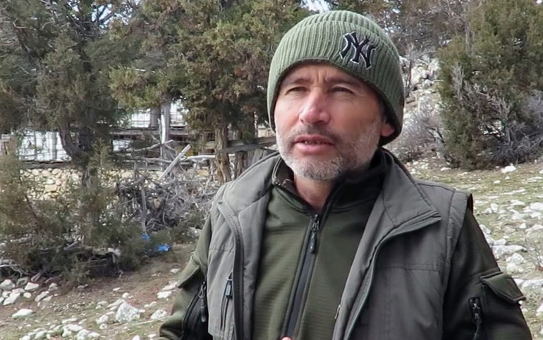 Ayı, tarihi hanaylara girip balları yedi; arıcılar yardım istedi