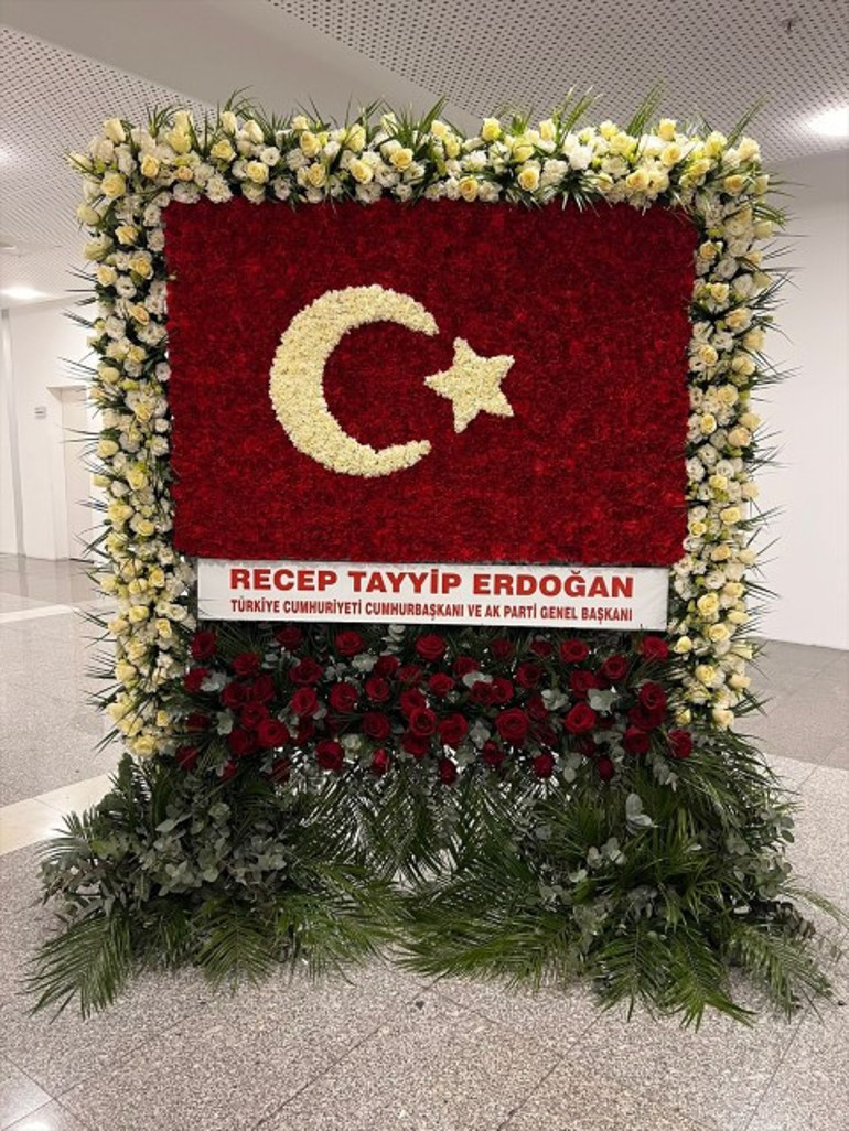 Cumhurbaşkanı Erdoğandan MHPnin 57. yıl dönümü için çiçekli kutlama