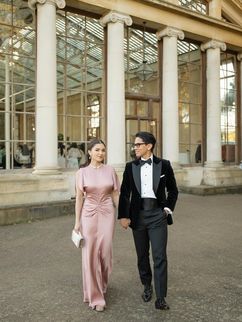  Çocukluk arkadaşı olan prens ve prensesin kızları dünyaya geldi