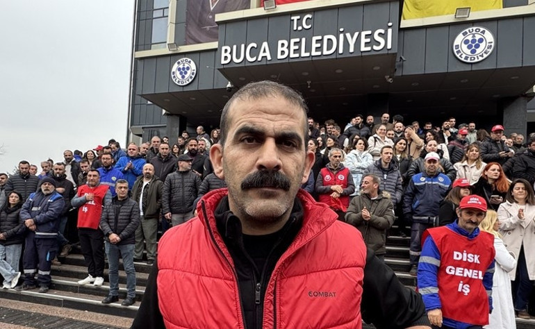 İzmirde alacakları ödenmeyen Buca Belediyesi işçileri iş bırakma eylemi başlattı