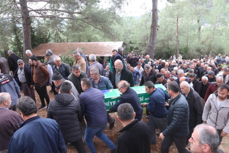 Babaanne ile 3 yaşındaki torunu toprağa verildi