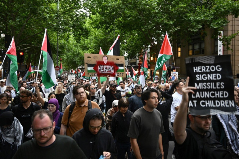 Avustralyada namaz kılan Filistin destekçilerine sert müdahale