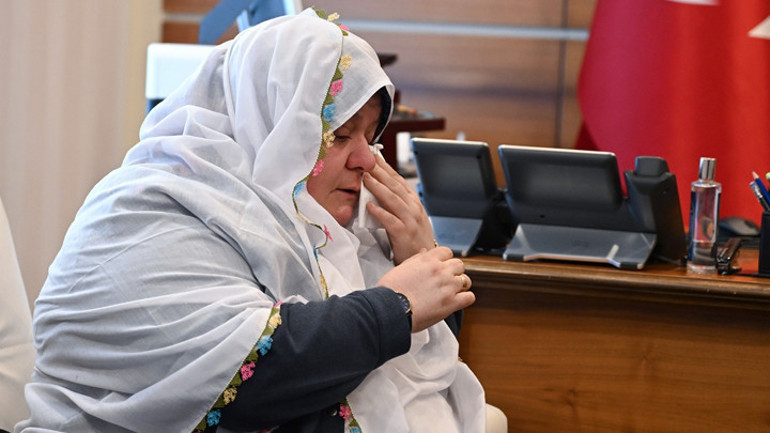 Kıyafeti yüzünden hedef alınmıştı Mihalgazi Belediye Başkanı Güneş, gözyaşlarını tutamadı: Bu şekilde rencide edilmek hakikaten çok üzücü