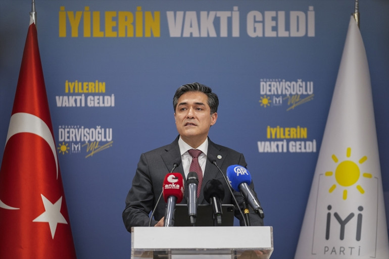 Belediye başkanını kıyafeti üzerinden hedef almıştı: İYİ Partiden ihraç edildi