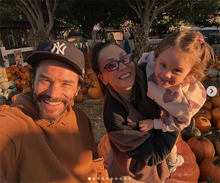  Geceleri birbirimize sarılmıyoruz... Aynı yatakta bile uyumuyoruz