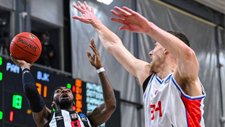 TBF ve Beşiktaştan Yunanistandaki ırkçı pankarta kınama Açık bir nefret söylemidir