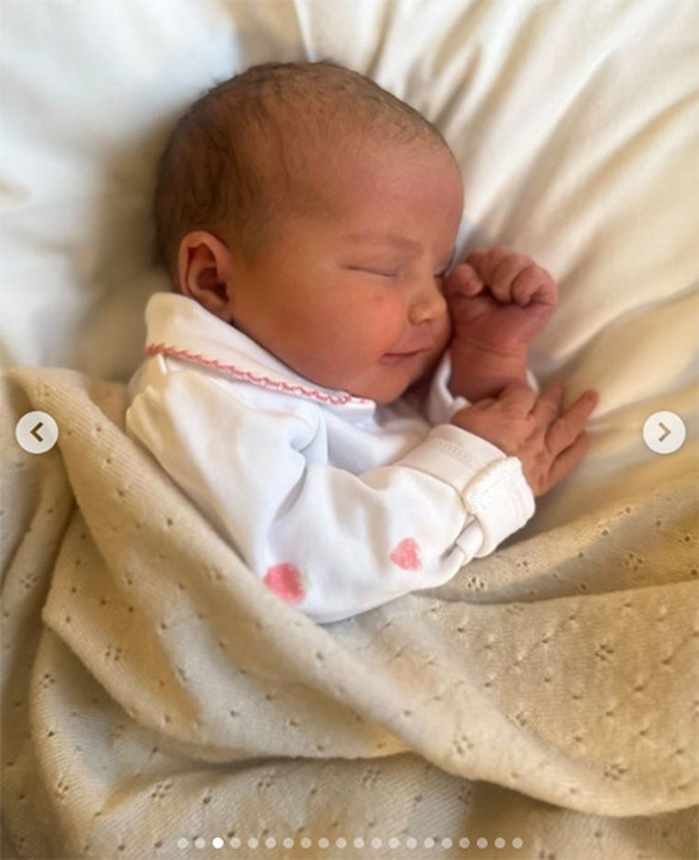 Gül yüzlü annesi skandalın hesabını verdi... Dillere destan aşkın dördüncü bebeği yeni yaşına geldi