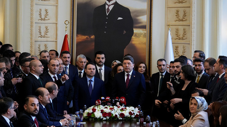  Bakan Gürlek görevi teslim aldı