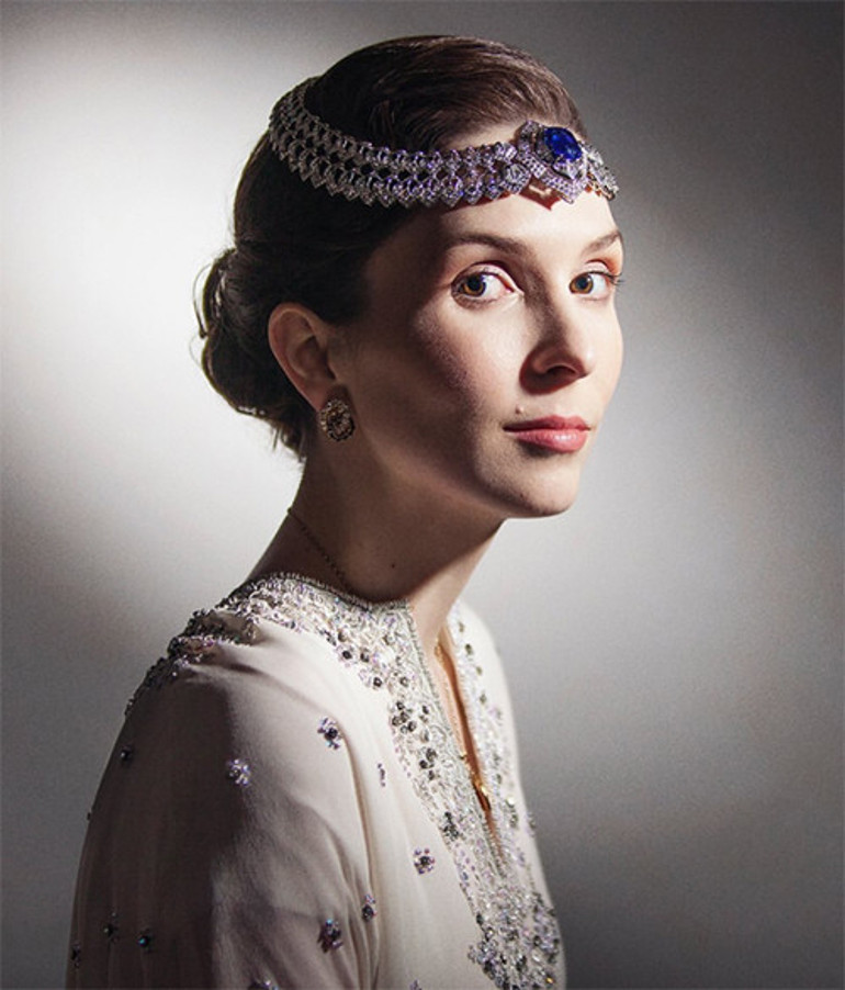 Sonradan olma değil anneden doğma prensesti... Sarayını bırakıp gitti bir polis memuruyla evlendi... Şimdi gizemli hayatını mutlu ve mesut yaşıyor