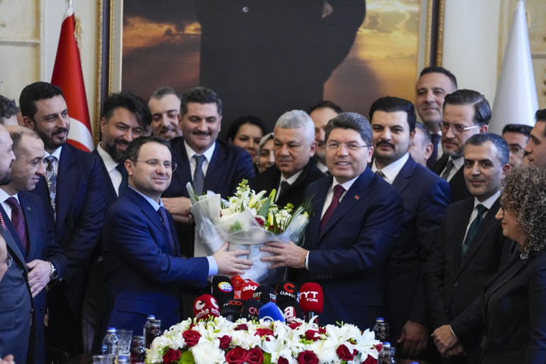 Adalet Bakanlığında devir teslim töreni: Bakan Gürlek görevi teslim aldı