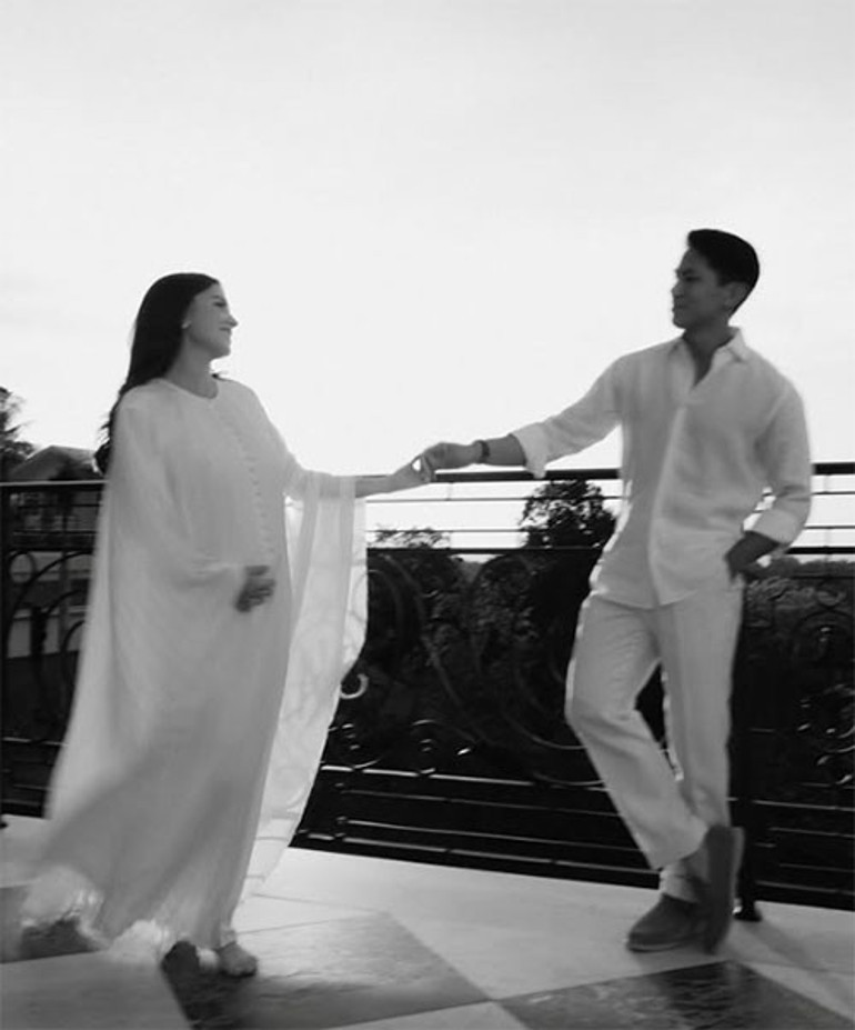 Anne ve babası dualarla evlenmişti... Hepinize maşallah... Hayırlı olur inşallah... İlk aile pozu