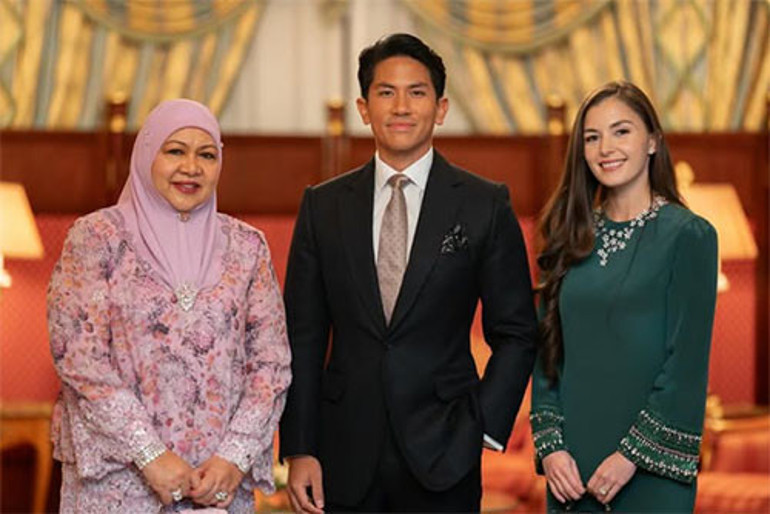 Anne ve babası dualarla evlenmişti... Hepinize maşallah... Hayırlı olur inşallah... İlk aile pozu