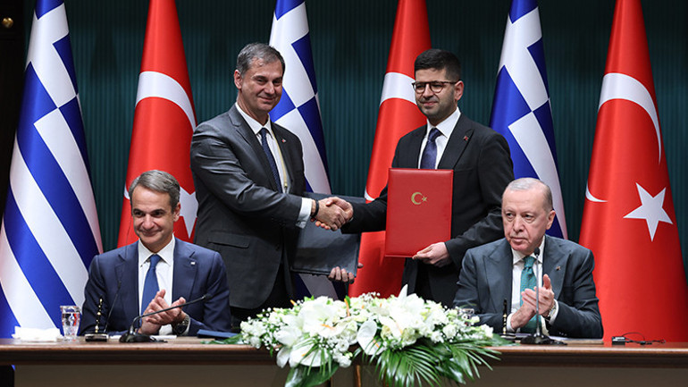 Cumhurbaşkanı Erdoğan ve Miçotakis görüşmesinin perde arkası: Yunan basını, tesbih ve albüm detaylarını yazdı