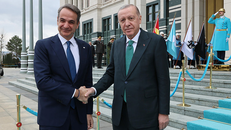 Cumhurbaşkanı Erdoğan ve Miçotakis görüşmesinin perde arkası: Yunan basını, tesbih ve albüm detaylarını yazdı