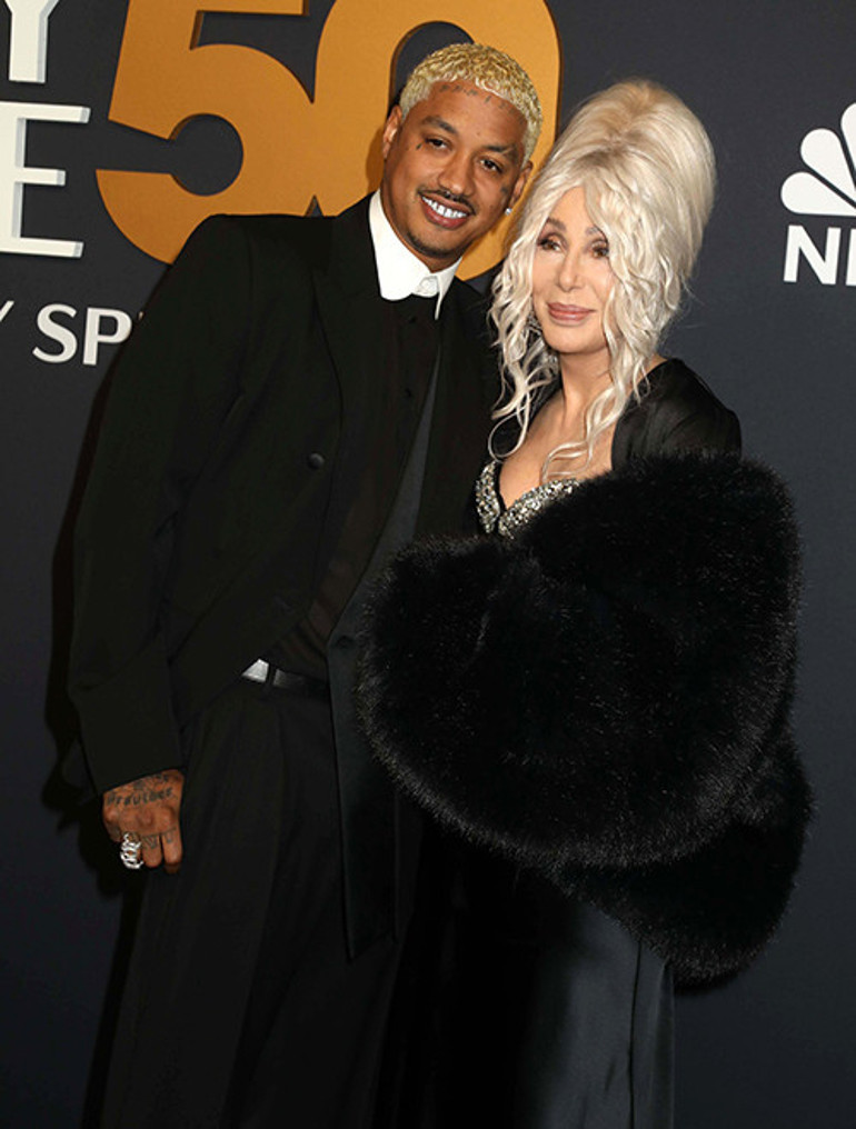 Hayatının en korkunç sırrını yıllar sonra anlattı: Daha 17 yaşındayken arkadaşımın evinde tacize uğradım... Elini kana bulamasın diye sevgilime söylemedim