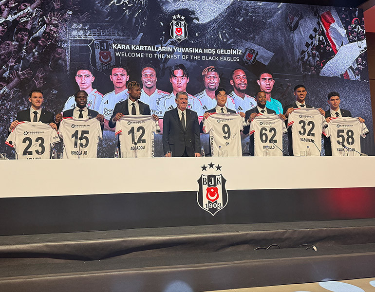 Beşiktaşın yeni transferleri imza töreninde konuştu: Gelişim zor oldu ama...