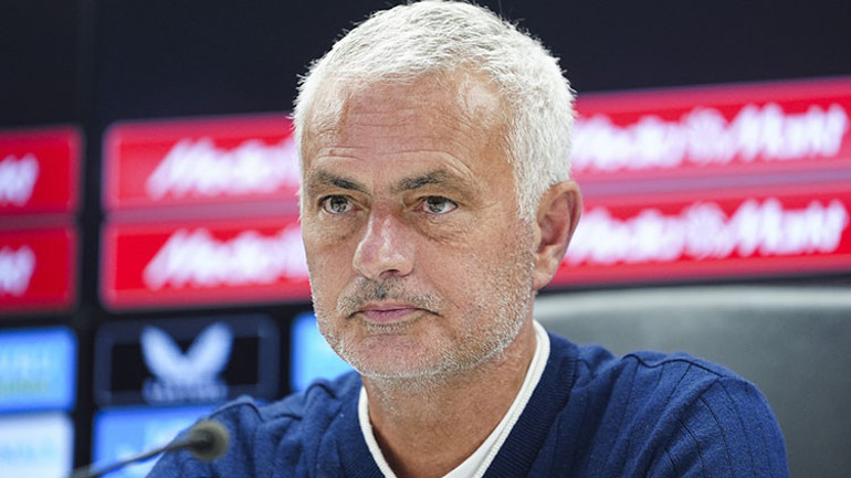 Devler bir bir yıkıldı, Fenerbahçe dimdik ayakta