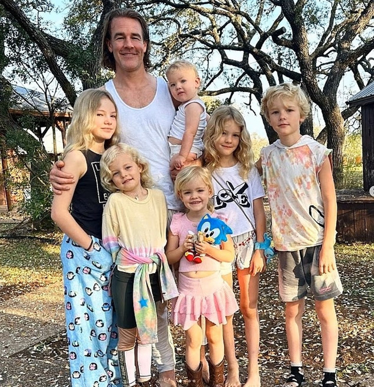 Bu aşka şahit olan herkes şimdi gözyaşı döküyor… Mutluluğun masalını birlikte yazıp birlikte 6 evlat büyüttüler… Onları birbirlerinden ölüm ayırdı, geride ömürlük bir sevgi kaldı