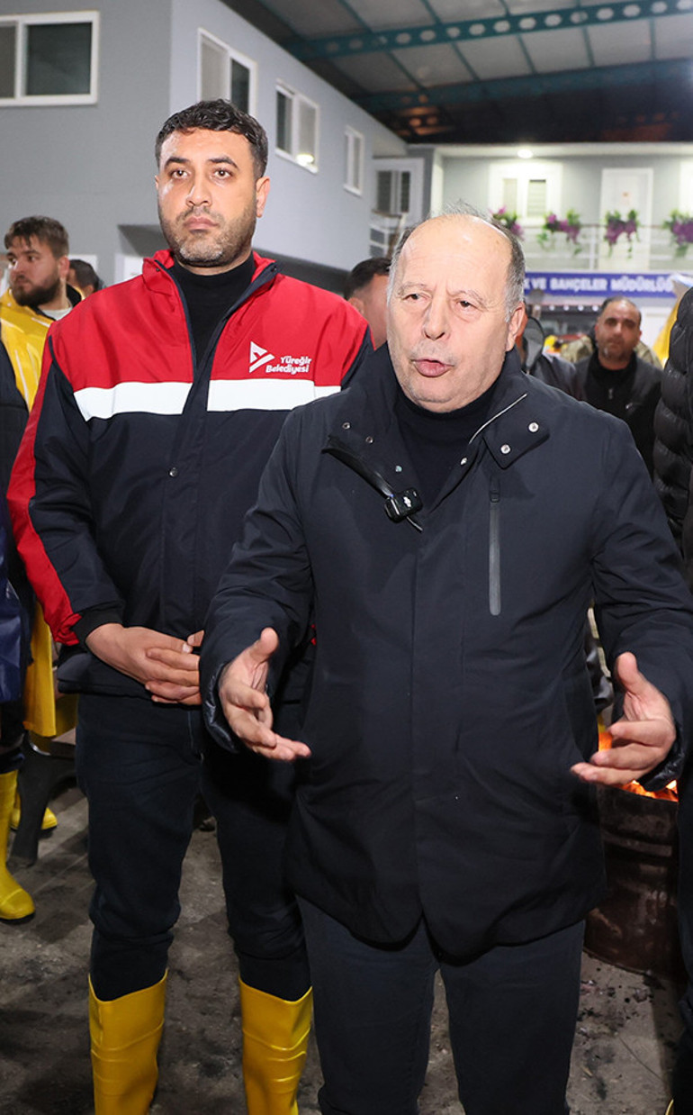 Yüreğir’de sağanak mesaisi