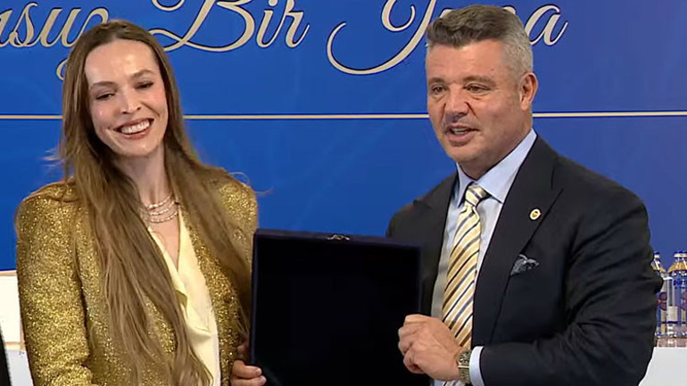 Fenerbahçe, Eda Erdem ile 2 yıllık sözleşme yeniledi: Her zaman buradayım, ömür boyu