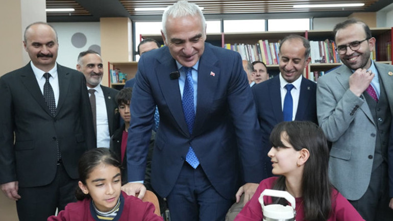 Bakan Ersoydan Batmana kültür hamlesi Yaşayan Kütüphane vizyonu büyüdü