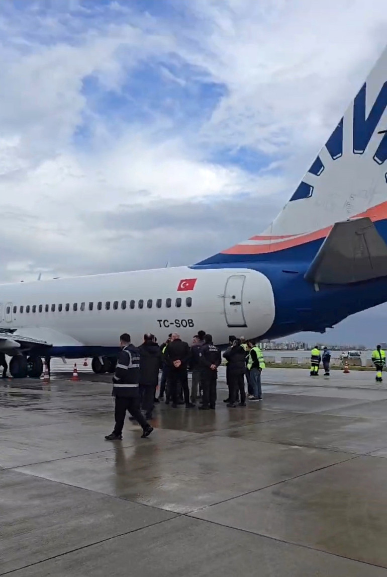 Antalya Havalimanında korkutan kaza ucuz atlatıldı