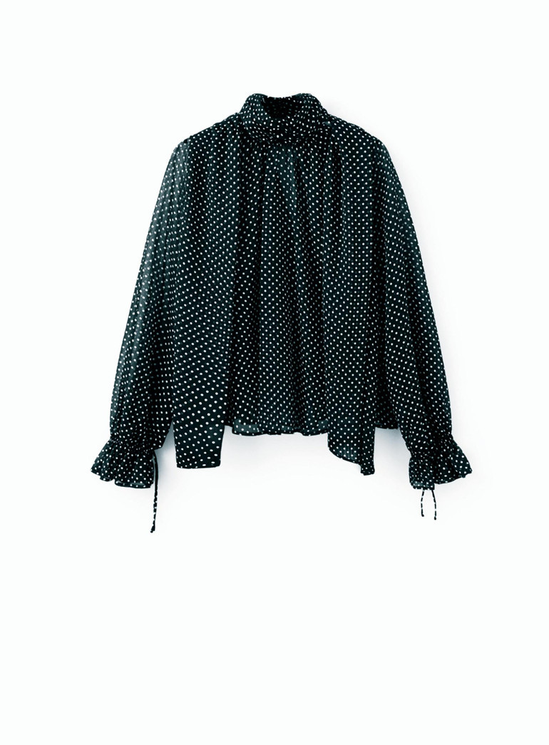 Hacimli etekler, kabarık kollar, dantel dokular ve inciler Sanki 19’uncu yüzyıldaymışız gibi...