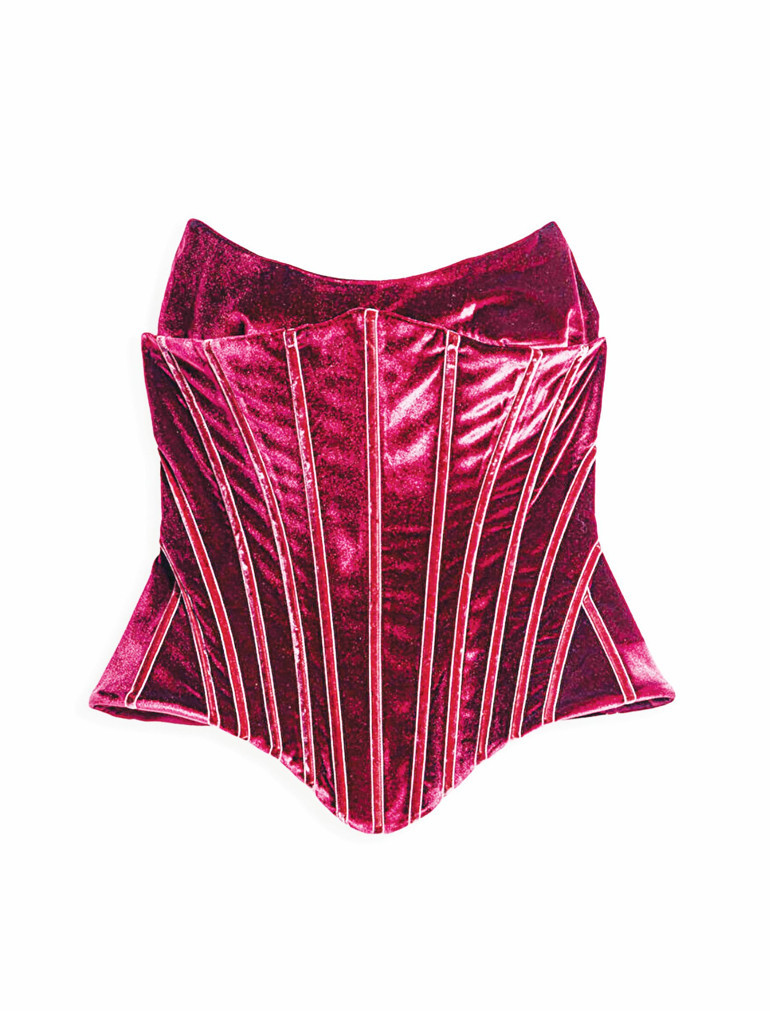 Hacimli etekler, kabarık kollar, dantel dokular ve inciler Sanki 19’uncu yüzyıldaymışız gibi...