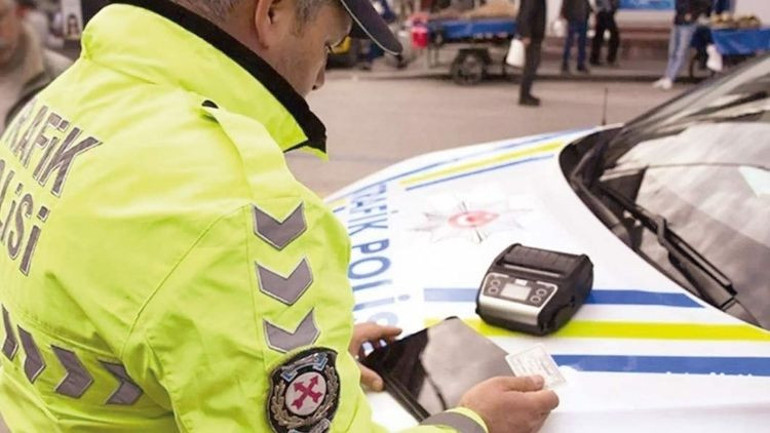 Trafik kavgasında araçtan inen yandı