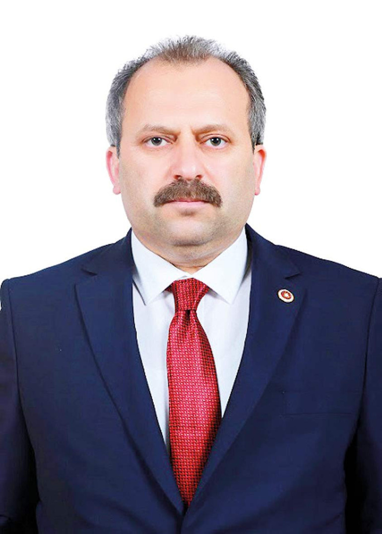 Trafik kavgasında araçtan inen yandı