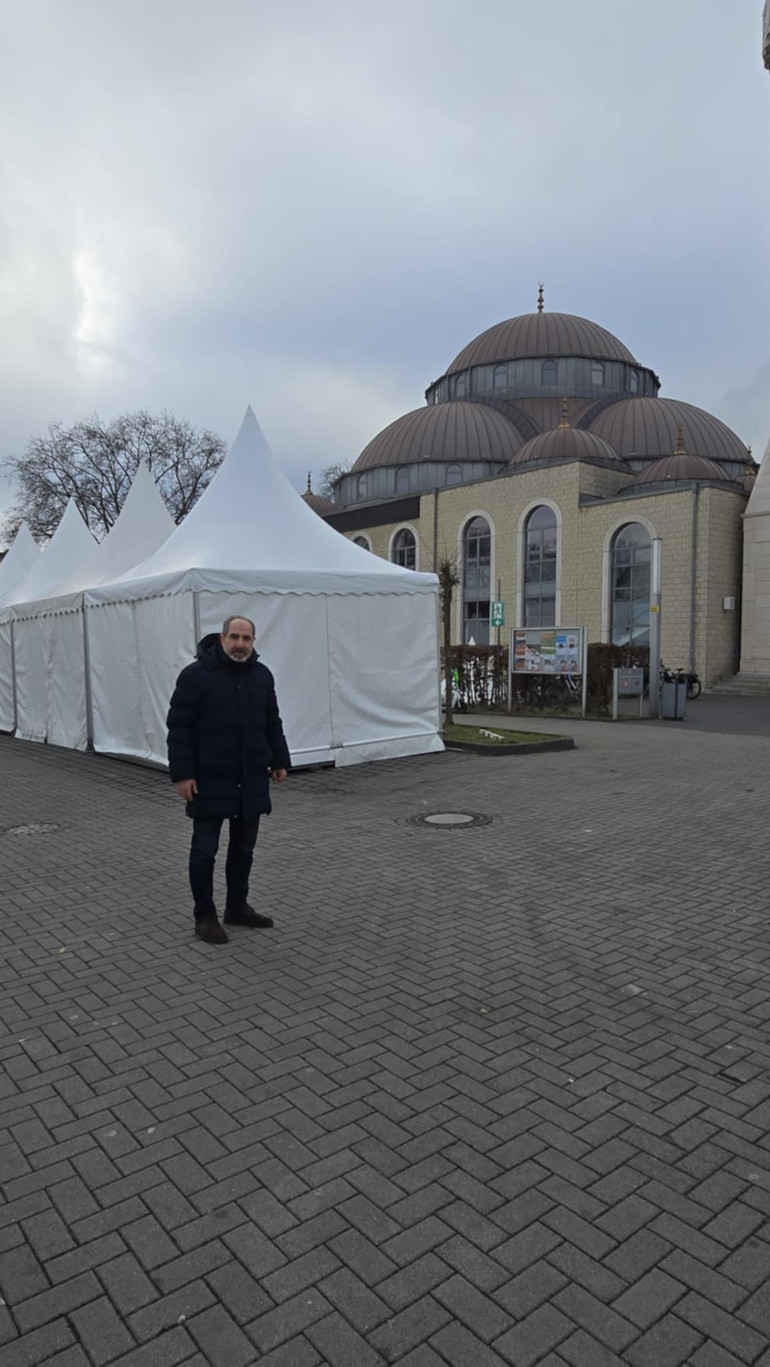 Duisburg Merkez Cami 11 ayın sultanı için hazırlandı