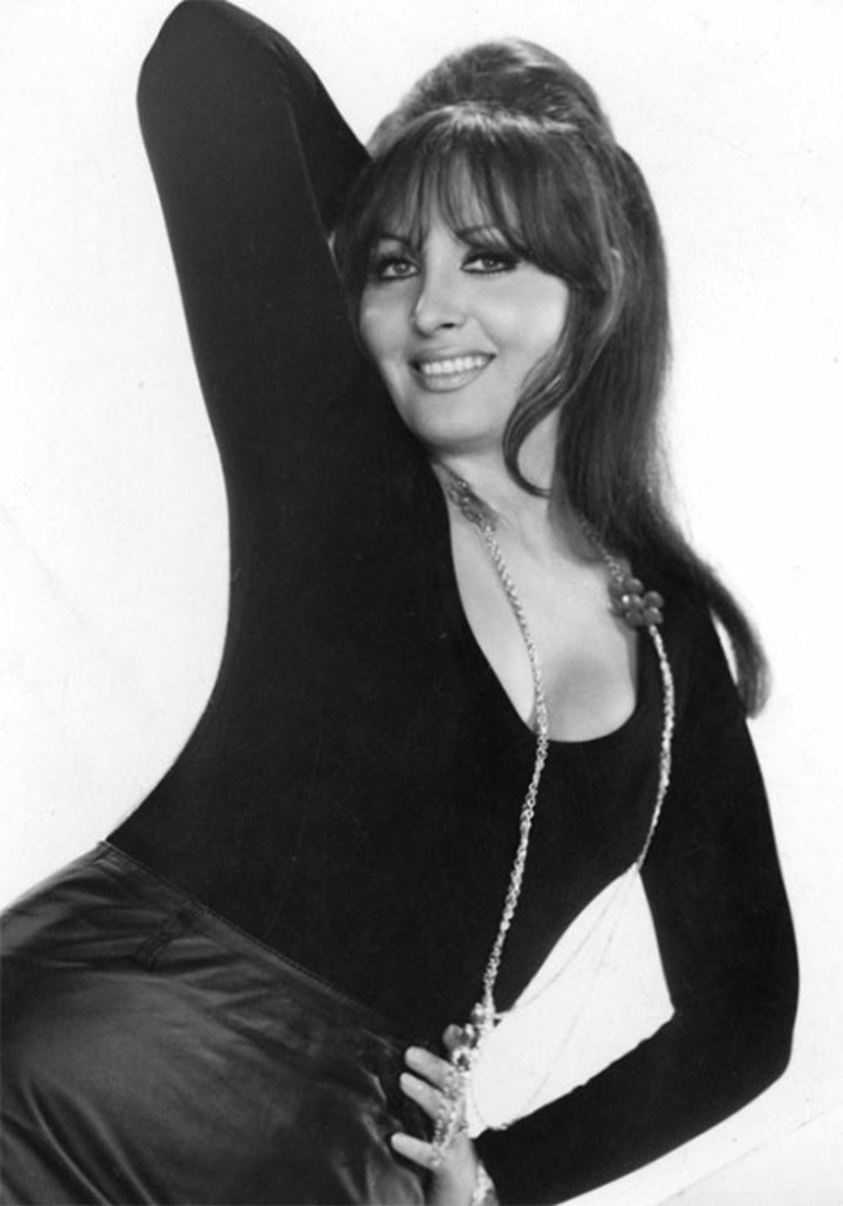 O sevdalı bakışları dünyaya hüzünle kapandı... Büyük aşkıyla yuva kurmak nasip olmayınca bir daha kalbini kimseye açmadı