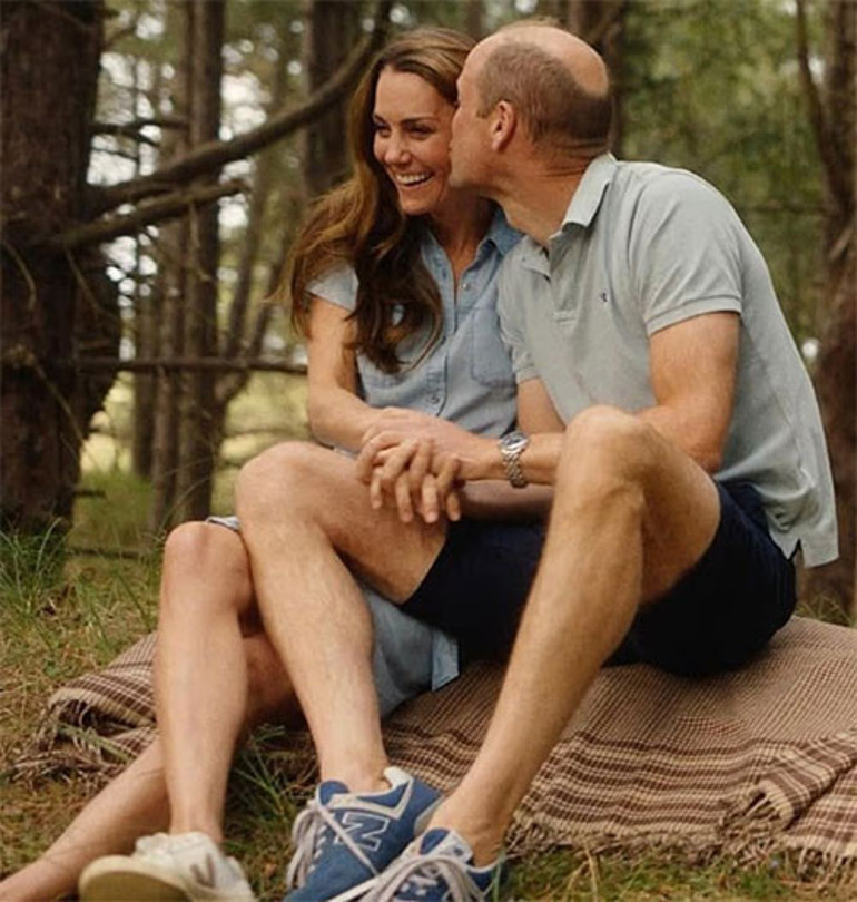 Sevgiliyken bile birbirlerine bu kadar hevesle bakmamışlardı... Halkın gözleri önünde ikinci balayı