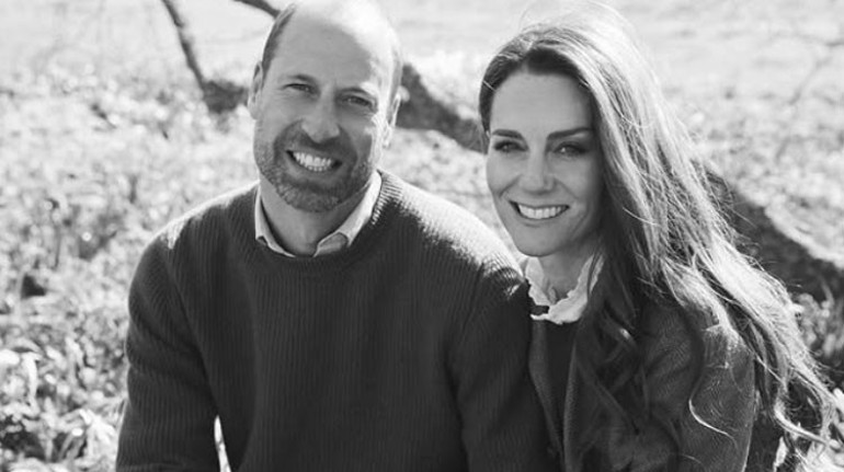 Sevgiliyken bile birbirlerine bu kadar hevesle bakmamışlardı... Halkın gözleri önünde ikinci balayı