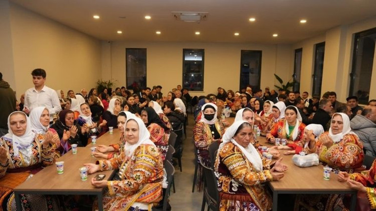 Bakan Ersoy, Alevi-Bektaşi dedeleri ve canlarla Hızır lokmasında buluştu
